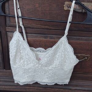SO Lace Bralette in Soft Off White